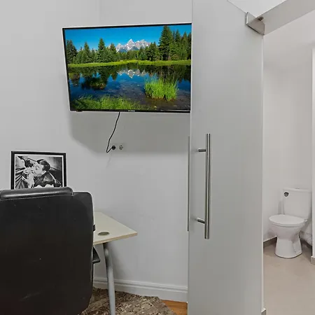 Stylish Center Apartment *