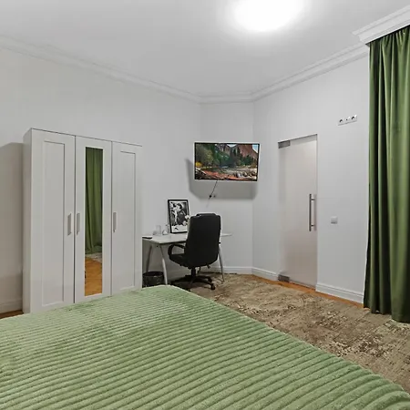 Stylish Center Apartment *