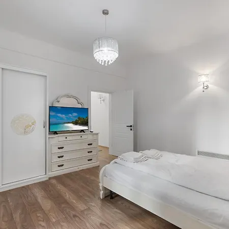 Stylish Center Apartment *