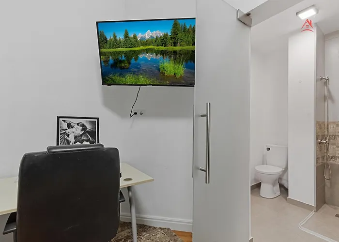 Stylish Center Apartment *